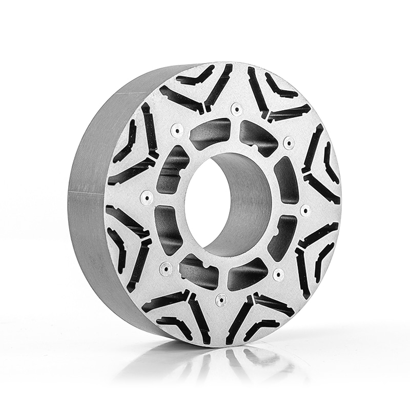 Nowy stojan i rdzeń wirnika silnika z napędem energetycznym