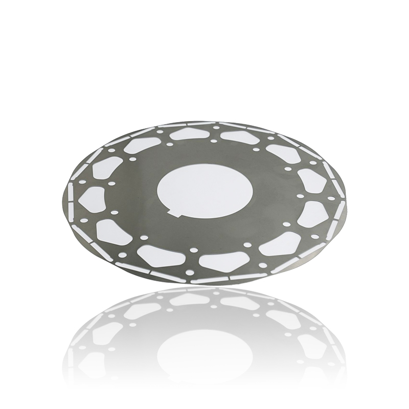 W jaki sposób grubość laminowania rdzenia stojana silnika generatora energii wiatrowej wpływa na straty w rdzeniu i ogólną wydajność?