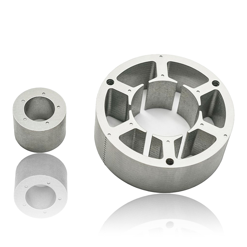 W jaki sposób stojan silnika pompy wodnej i rdzeń wirnika współdziałają z układami chłodzenia, takimi jak obudowy chłodzone cieczą lub powietrzem, aby utrzymać optymalną równowagę temperaturową podczas intensywnej pracy?