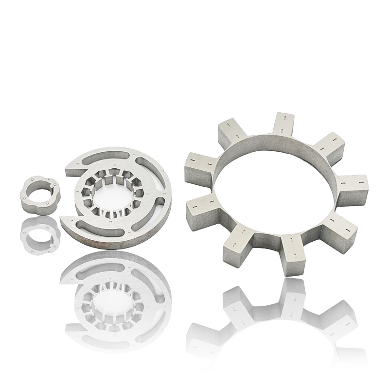 W jaki sposób stojan silnika i rdzeń wirnika wpływają na wydajność rozruchu silnika i reakcję na stany przejściowe?