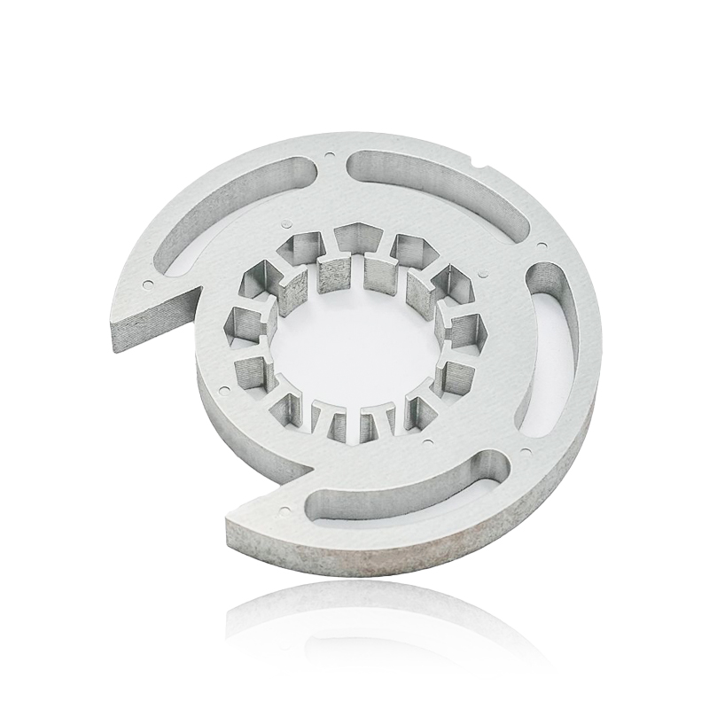 W jaki sposób rdzeń wirnika wpływa na zdolność generatora do pracy przy różnych prędkościach lub w zmiennych warunkach obciążenia?