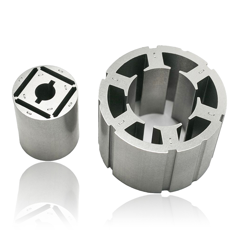 W jaki sposób grubość laminowania stojana silnika samochodowego i rdzenia wirnika wpływa na straty prądu wirowego i wydajność cieplną?